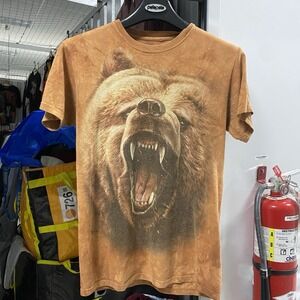 The Mountain orange brown angry bear wilderness animal short sleeve Size Medium